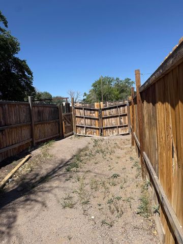 520 Kentucky Street SE, Albuquerque, NM 87108