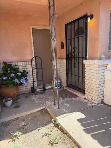 520 Kentucky Street SE, Albuquerque, NM 87108