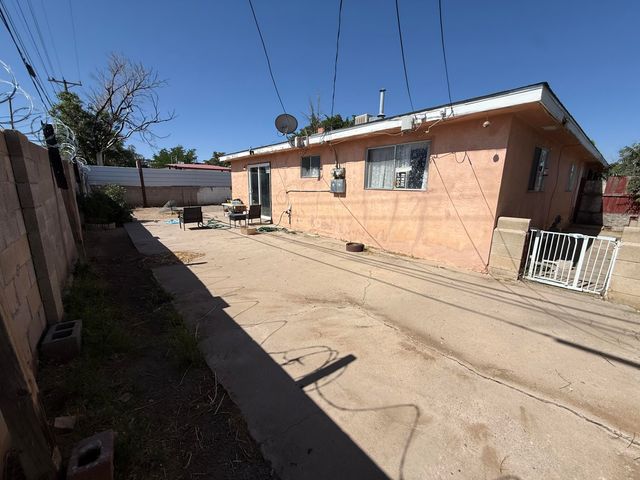 520 Kentucky Street SE, Albuquerque, NM 87108