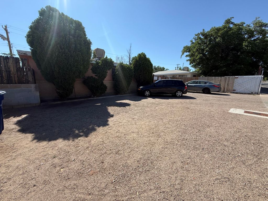520 Kentucky Street SE, Albuquerque, NM 87108