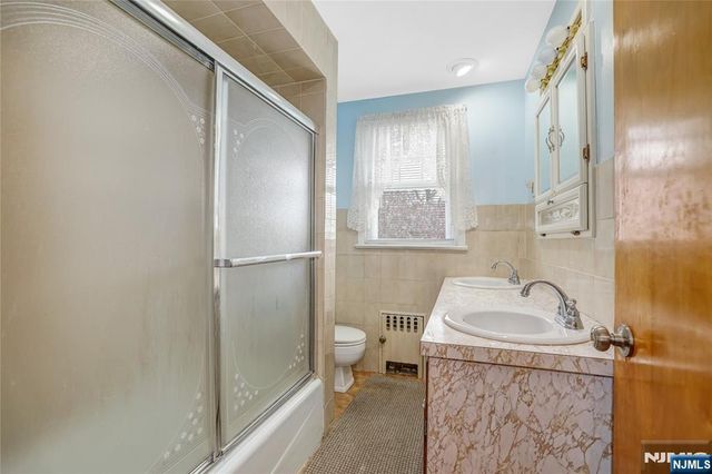 455 Stuyvesant Avenue, Lyndhurst, NJ 07071