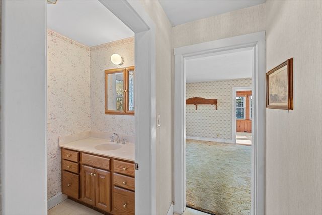 212 Pearl St, Gardner, MA 01440