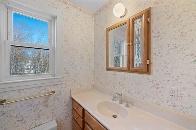 212 Pearl St, Gardner, MA 01440