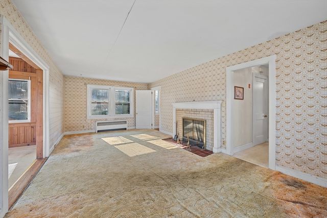 212 Pearl St, Gardner, MA 01440