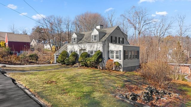 212 Pearl St, Gardner, MA 01440