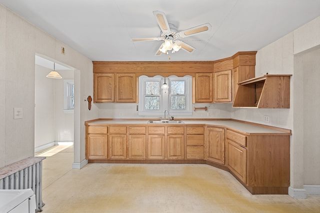 212 Pearl St, Gardner, MA 01440