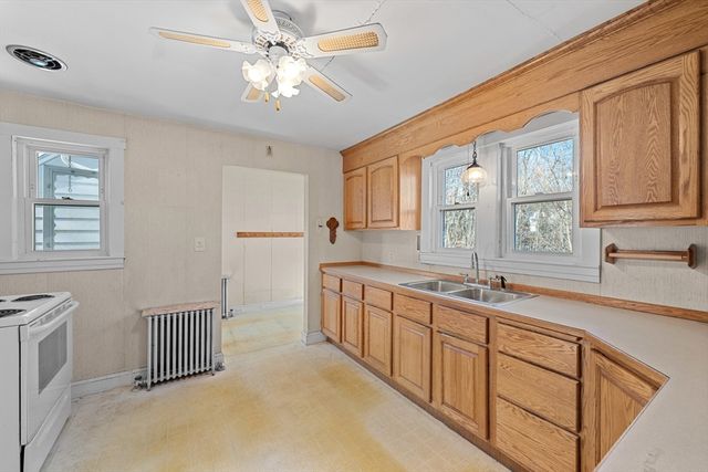 212 Pearl St, Gardner, MA 01440