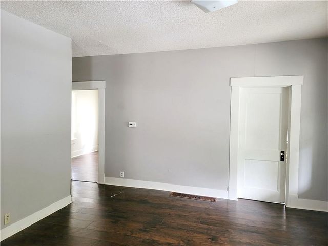 17 4th Street Circle, Pittsburg, KS 66762