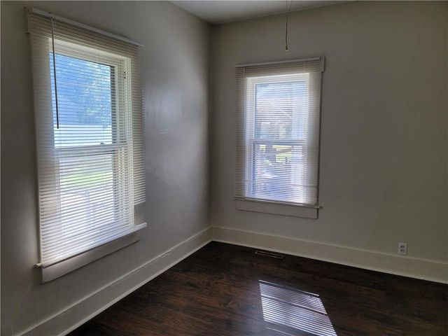 17 4th Street Circle, Pittsburg, KS 66762