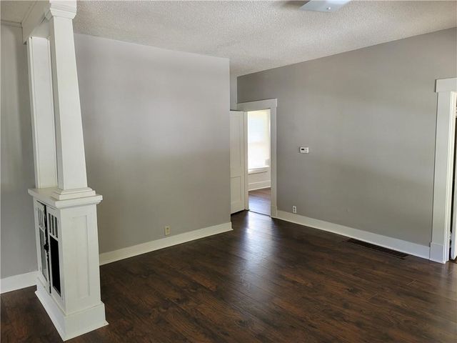 17 4th Street Circle, Pittsburg, KS 66762