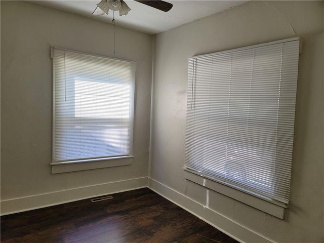 17 4th Street Circle, Pittsburg, KS 66762