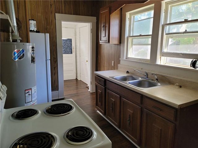 17 4th Street Circle, Pittsburg, KS 66762