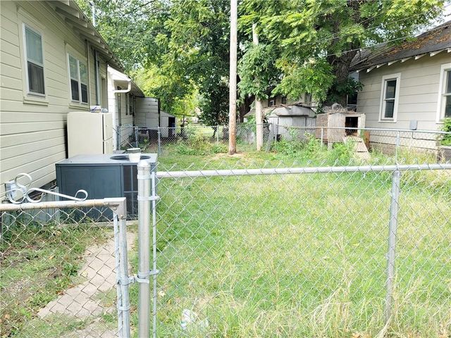 17 4th Street Circle, Pittsburg, KS 66762