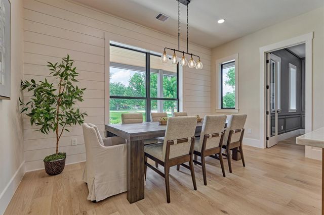 25830 Navajo Place Drive, Tomball, TX 77375