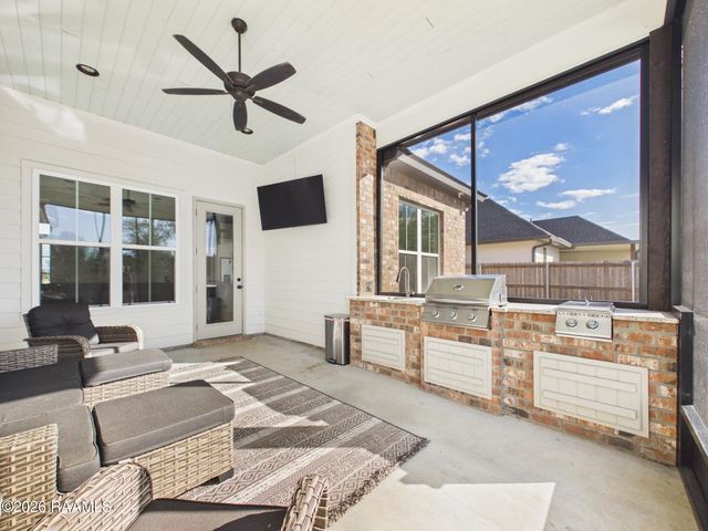 123 Sweet Ridge Way, Youngsville, LA 70592