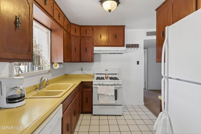 10025 DEBBIE Drive, El Paso, TX 79925