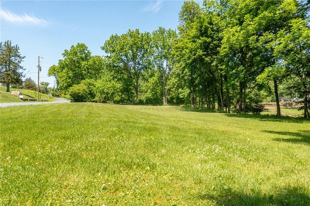 17 Kutz Road, Rockland Twp, PA 19522