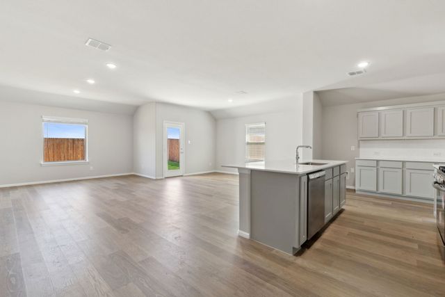 916 Pistachio Drive, Alvarado, TX 76009