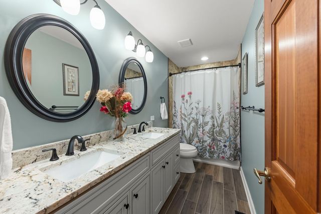 2012 Cromwell Drive, Wheaton, IL 60189