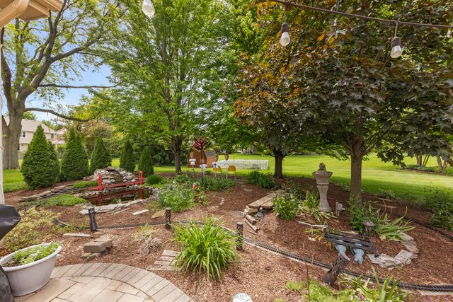 2012 Cromwell Drive, Wheaton, IL 60189