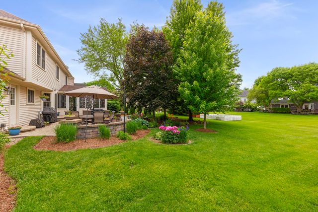 2012 Cromwell Drive, Wheaton, IL 60189