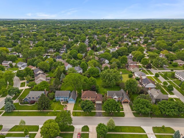 2012 Cromwell Drive, Wheaton, IL 60189