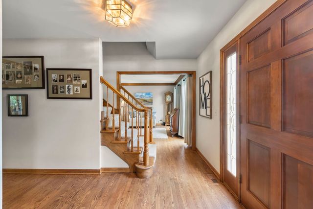 2012 Cromwell Drive, Wheaton, IL 60189