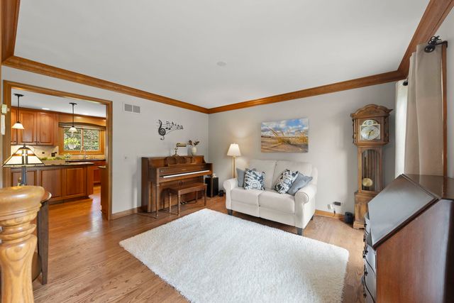 2012 Cromwell Drive, Wheaton, IL 60189