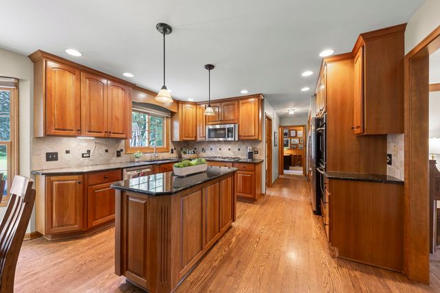2012 Cromwell Drive, Wheaton, IL 60189