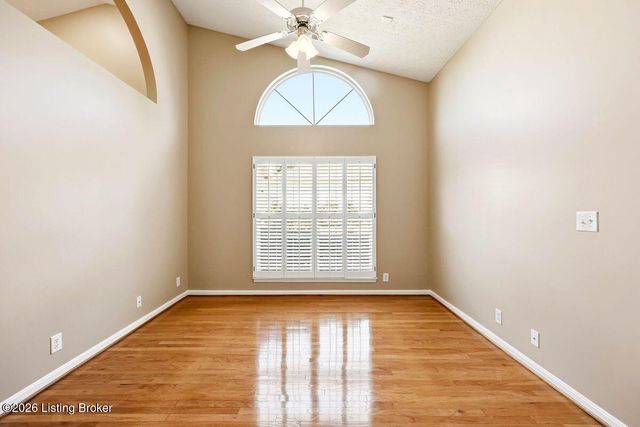 14029 Waters Edge Dr, Louisville, KY 40245