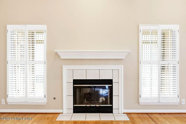 14029 Waters Edge Dr, Louisville, KY 40245