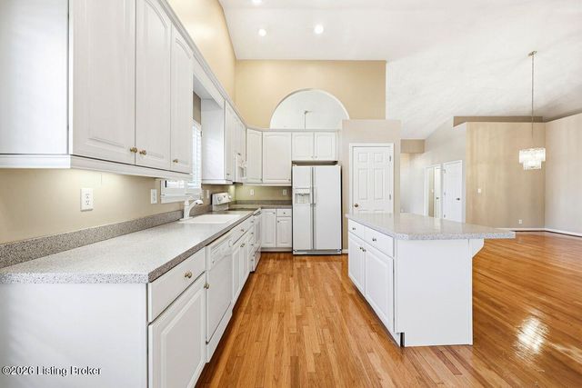 14029 Waters Edge Dr, Louisville, KY 40245