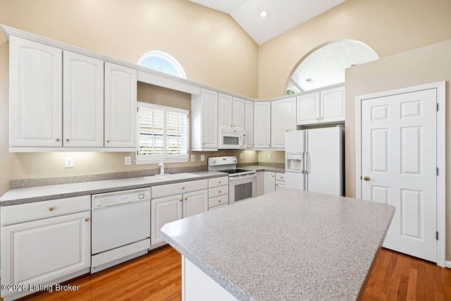 14029 Waters Edge Dr, Louisville, KY 40245