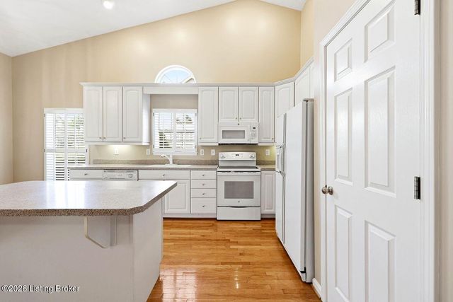 14029 Waters Edge Dr, Louisville, KY 40245