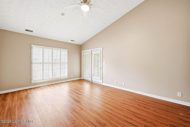 14029 Waters Edge Dr, Louisville, KY 40245