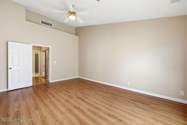 14029 Waters Edge Dr, Louisville, KY 40245