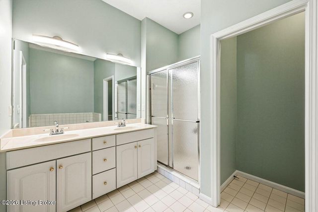 14029 Waters Edge Dr, Louisville, KY 40245