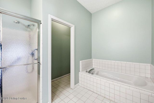 14029 Waters Edge Dr, Louisville, KY 40245