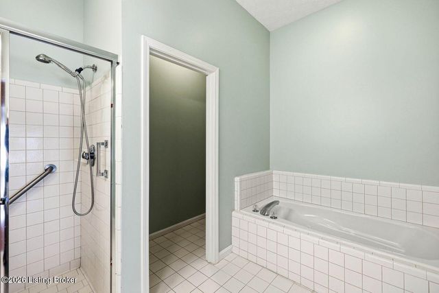 14029 Waters Edge Dr, Louisville, KY 40245
