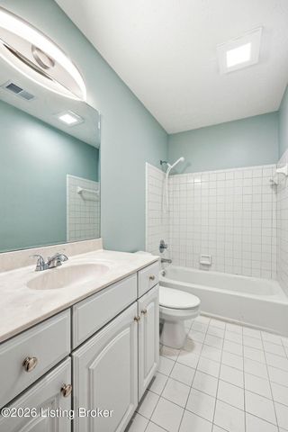 14029 Waters Edge Dr, Louisville, KY 40245