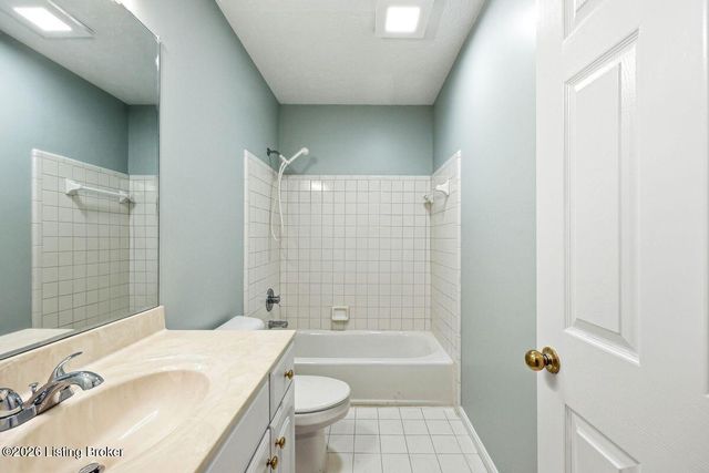14029 Waters Edge Dr, Louisville, KY 40245