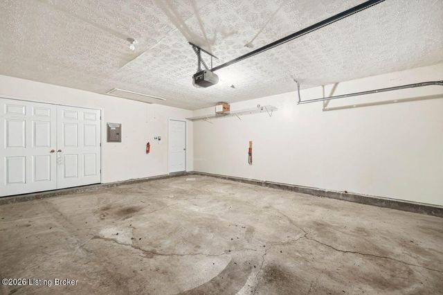 14029 Waters Edge Dr, Louisville, KY 40245
