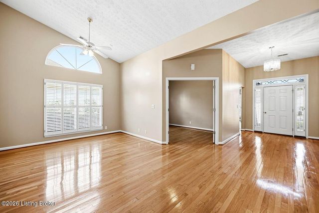 14029 Waters Edge Dr, Louisville, KY 40245