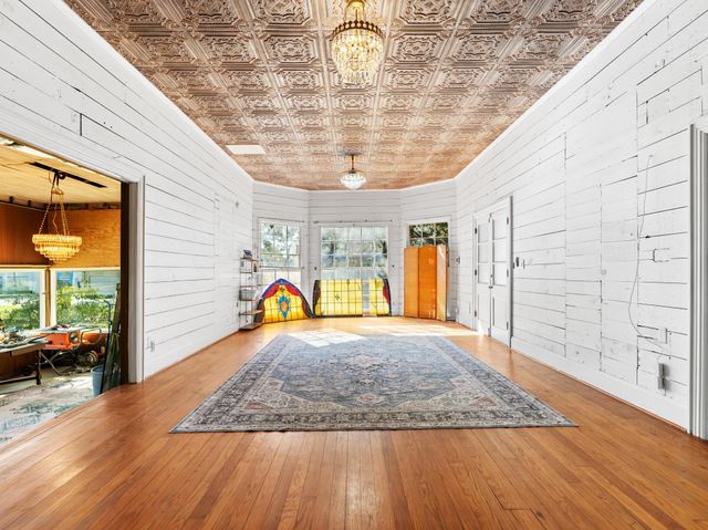 2421 Avenue G, Bay City, TX 77414