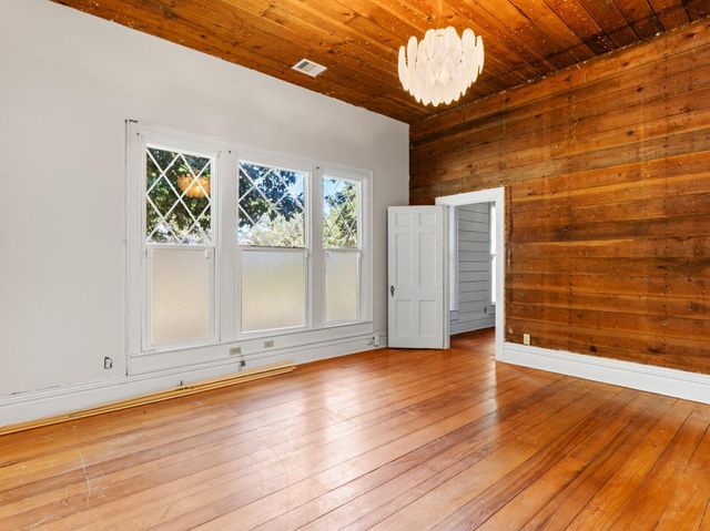 2421 Avenue G, Bay City, TX 77414