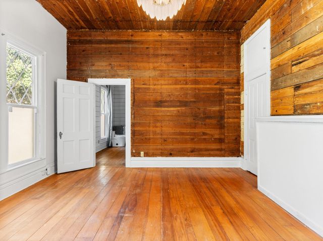 2421 Avenue G, Bay City, TX 77414