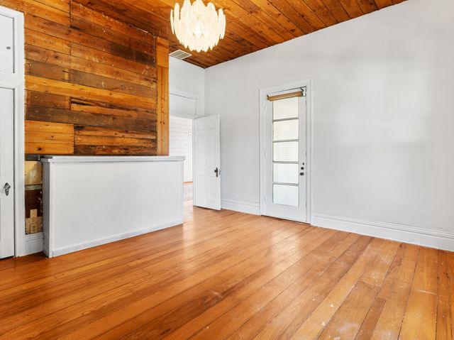 2421 Avenue G, Bay City, TX 77414