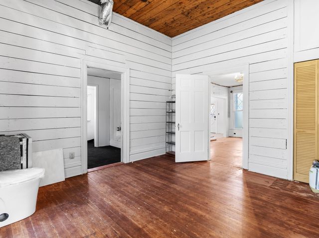 2421 Avenue G, Bay City, TX 77414