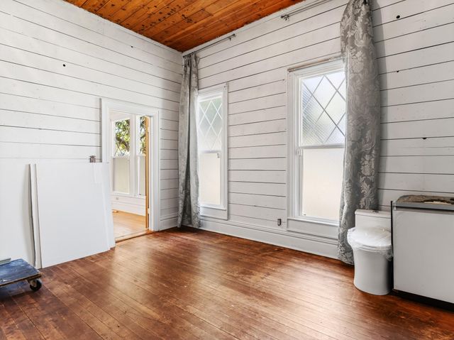 2421 Avenue G, Bay City, TX 77414