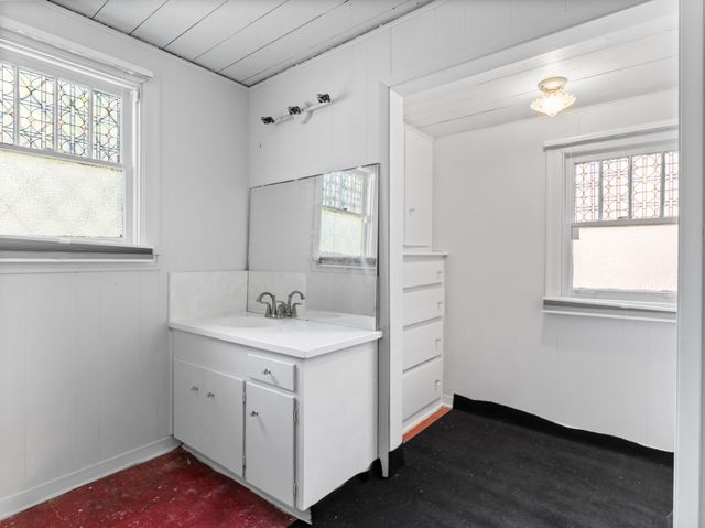 2421 Avenue G, Bay City, TX 77414